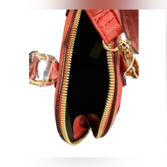Marilyn Monroe Signature Red Dome Purse Bag
Crossbody Removable Straps Red Gold - Picture 7 of 9